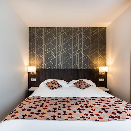 Brit Hotel Ploermel - Hotel De L'Hippodrome Екстериор снимка