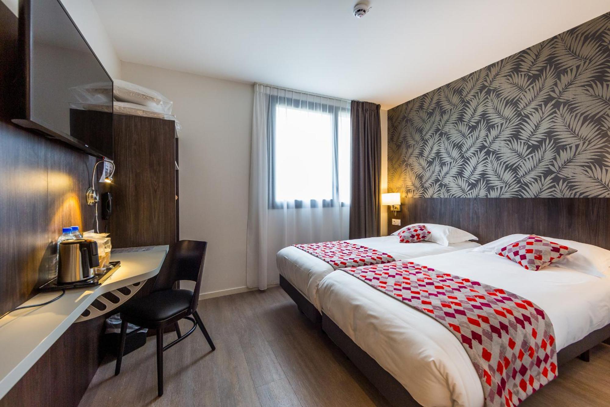 Brit Hotel Ploermel - Hotel De L'Hippodrome Екстериор снимка
