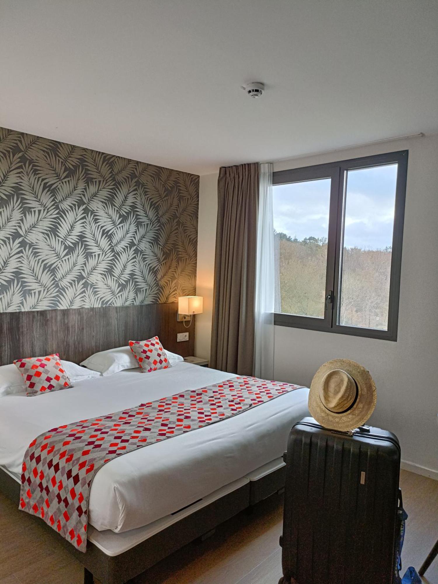 Brit Hotel Ploermel - Hotel De L'Hippodrome Екстериор снимка