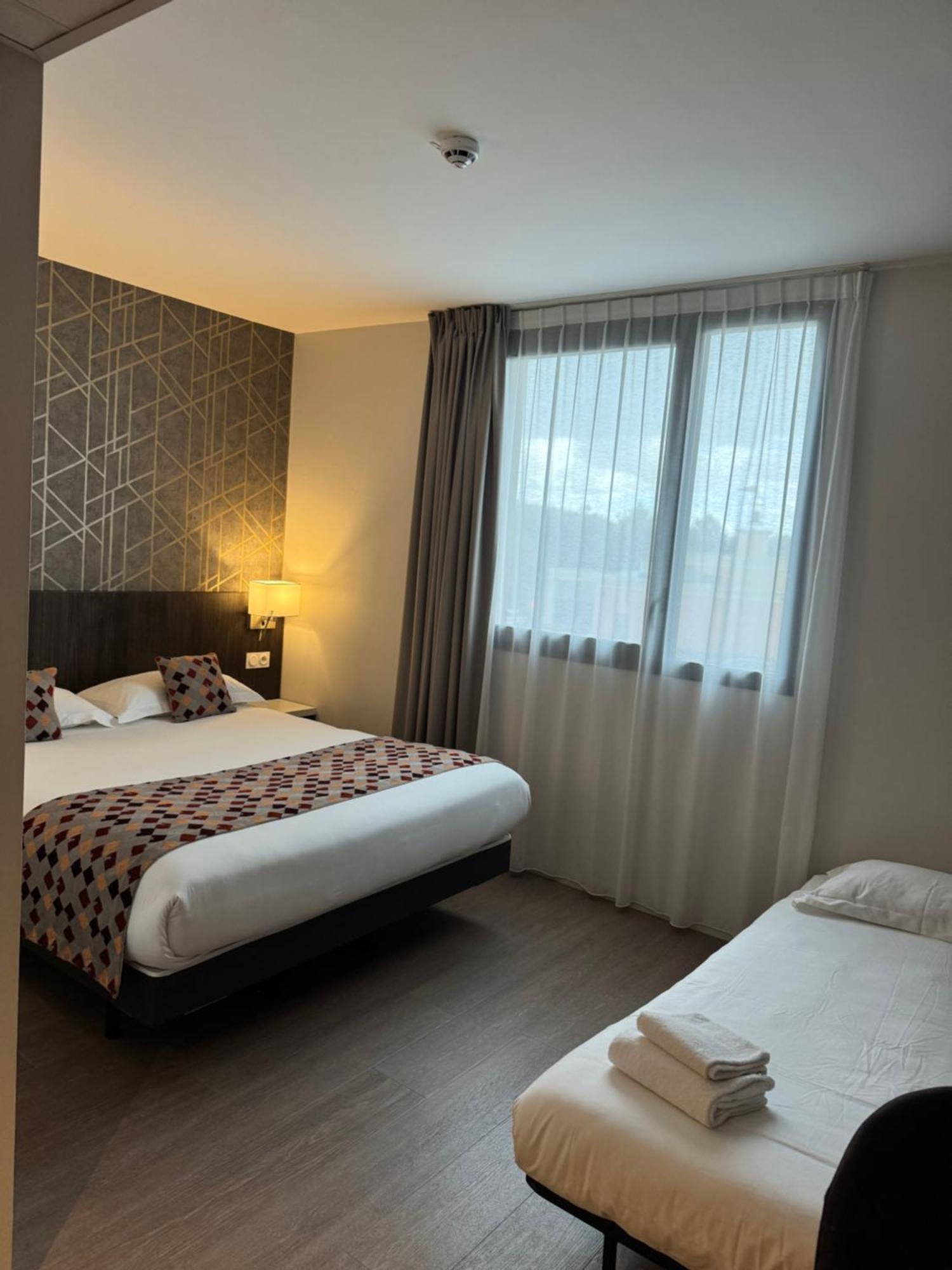 Brit Hotel Ploermel - Hotel De L'Hippodrome Екстериор снимка