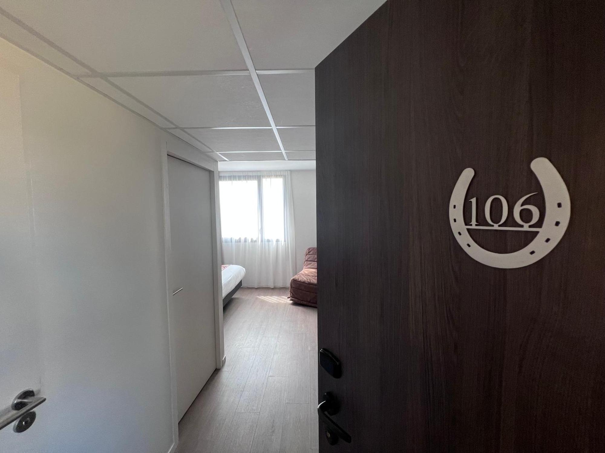 Brit Hotel Ploermel - Hotel De L'Hippodrome Екстериор снимка