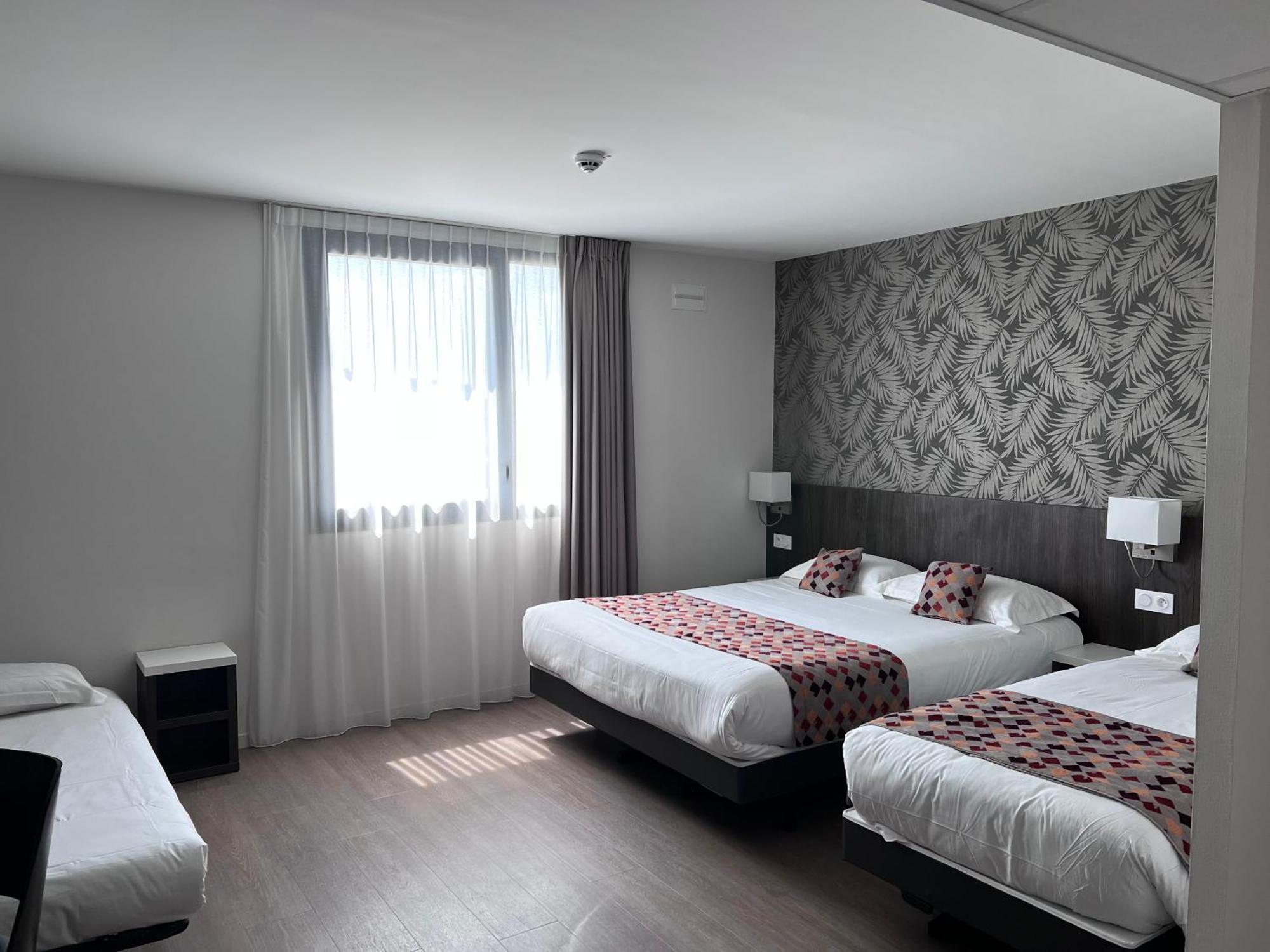 Brit Hotel Ploermel - Hotel De L'Hippodrome Екстериор снимка